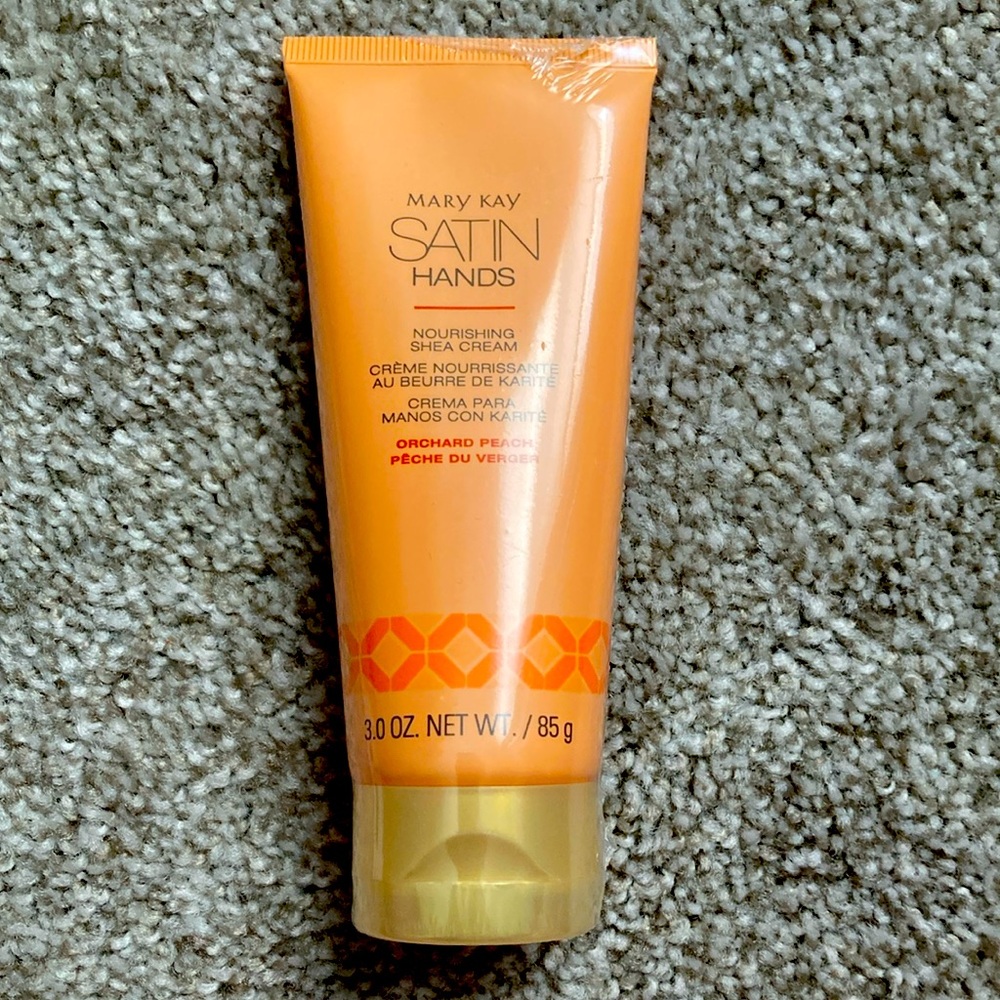Mary Kay Satin Hands Shea Cream in Peach
